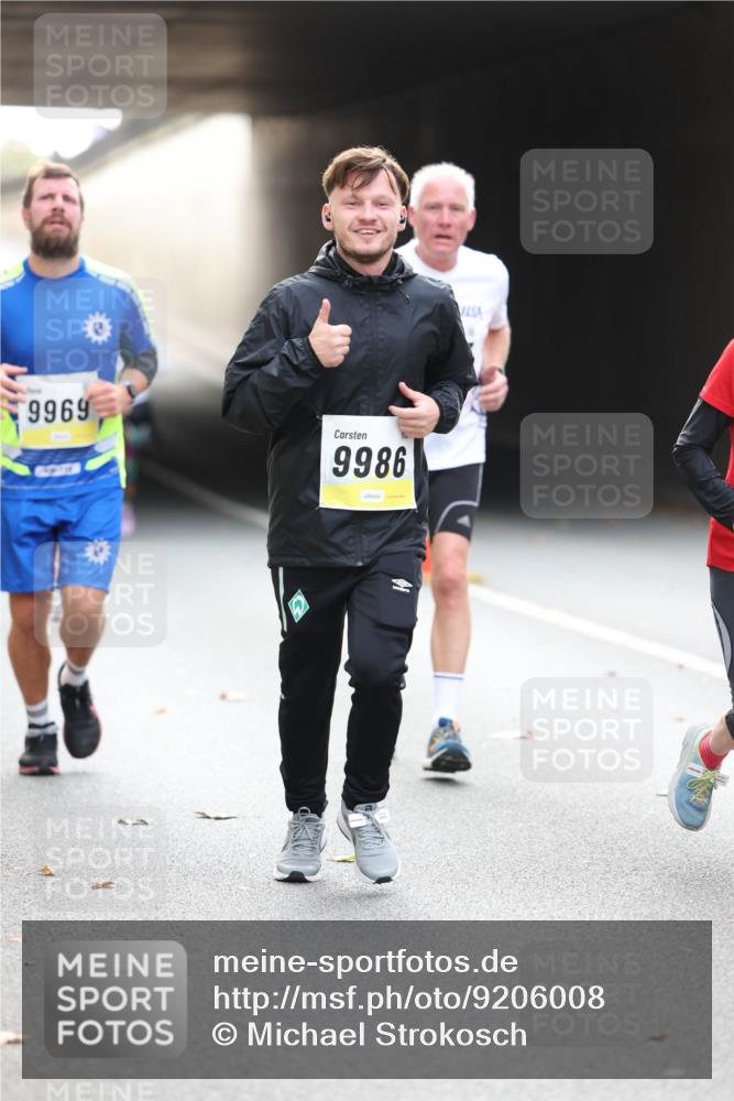 05.10.2025 - 20. swb-Marathon Bremen Michael Strokosch http://msf.ph/oto/9206008 05.10.2025 10:45:35 Laufen 9969, 9986 meine-sportfotos.de