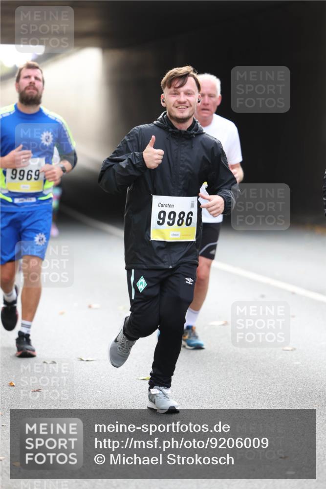 05.10.2025 - 20. swb-Marathon Bremen Michael Strokosch http://msf.ph/oto/9206009 05.10.2025 10:45:36 Laufen 9969, 9986 meine-sportfotos.de