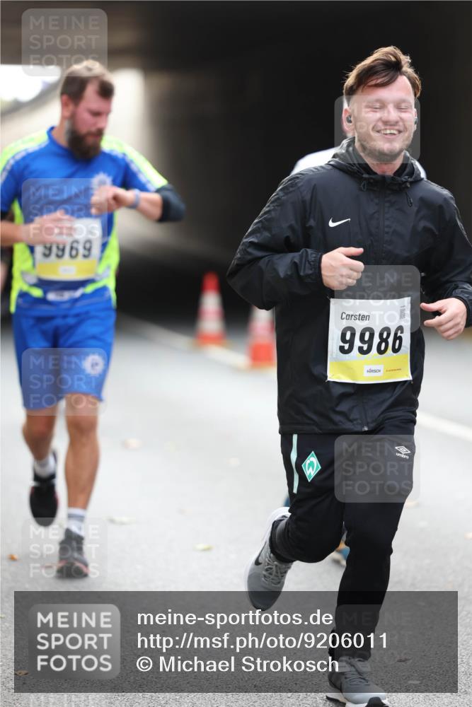 05.10.2025 - 20. swb-Marathon Bremen Michael Strokosch http://msf.ph/oto/9206011 05.10.2025 10:45:36 Laufen 9969, 9986 meine-sportfotos.de