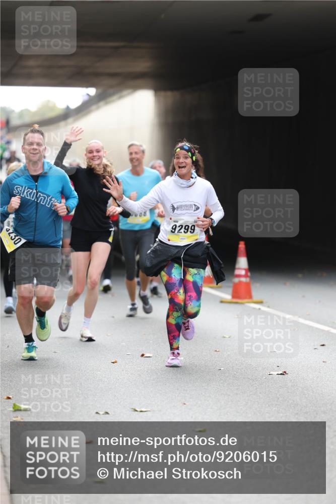 05.10.2025 - 20. swb-Marathon Bremen Michael Strokosch http://msf.ph/oto/9206015 05.10.2025 10:45:40 Laufen 9299, 230 meine-sportfotos.de