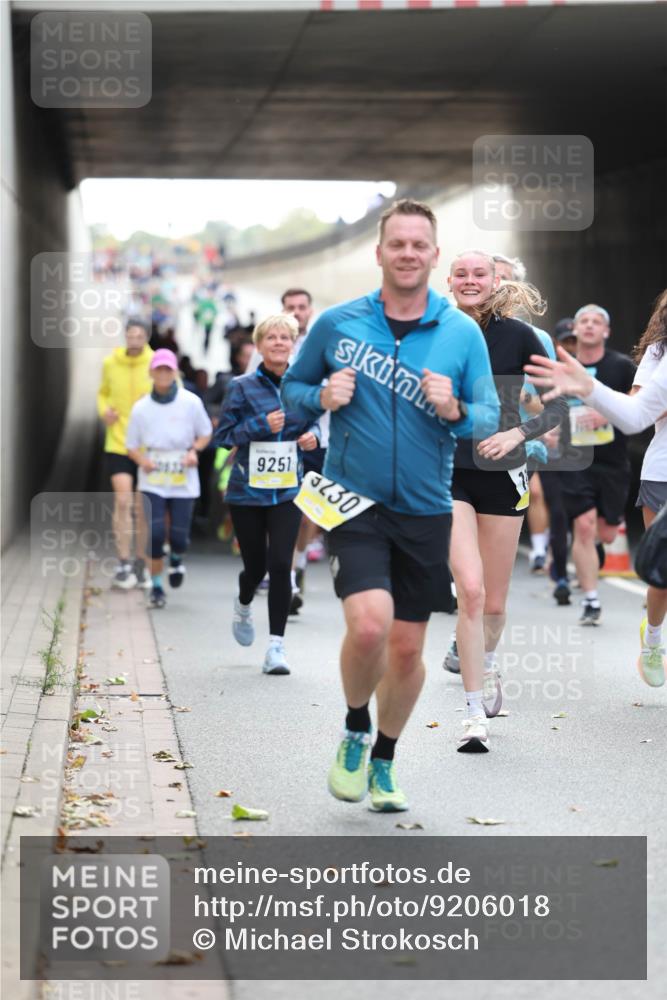 05.10.2025 - 20. swb-Marathon Bremen Michael Strokosch http://msf.ph/oto/9206018 05.10.2025 10:45:41 Laufen 9251, 230 meine-sportfotos.de