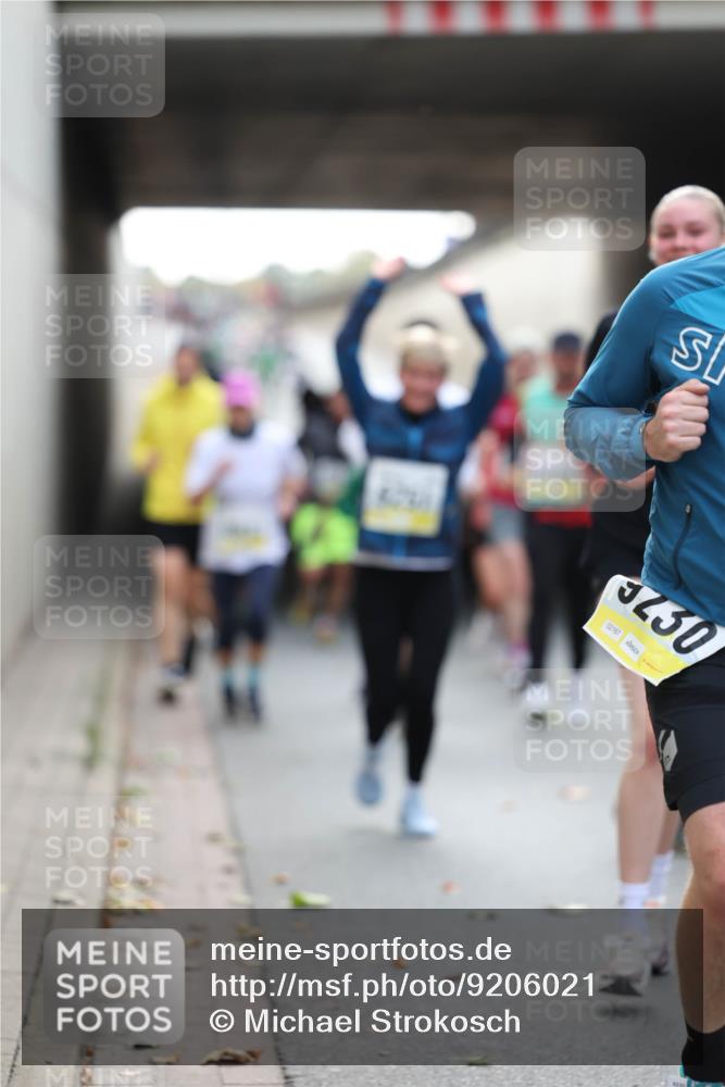 05.10.2025 - 20. swb-Marathon Bremen Michael Strokosch http://msf.ph/oto/9206021 05.10.2025 10:45:43 Laufen 3230, 02167, 2167 meine-sportfotos.de
