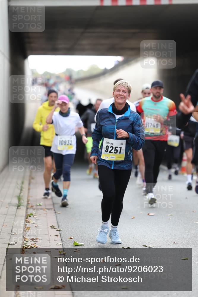 05.10.2025 - 20. swb-Marathon Bremen Michael Strokosch http://msf.ph/oto/9206023 05.10.2025 10:45:44 Laufen 10932, 9251, 11740 meine-sportfotos.de