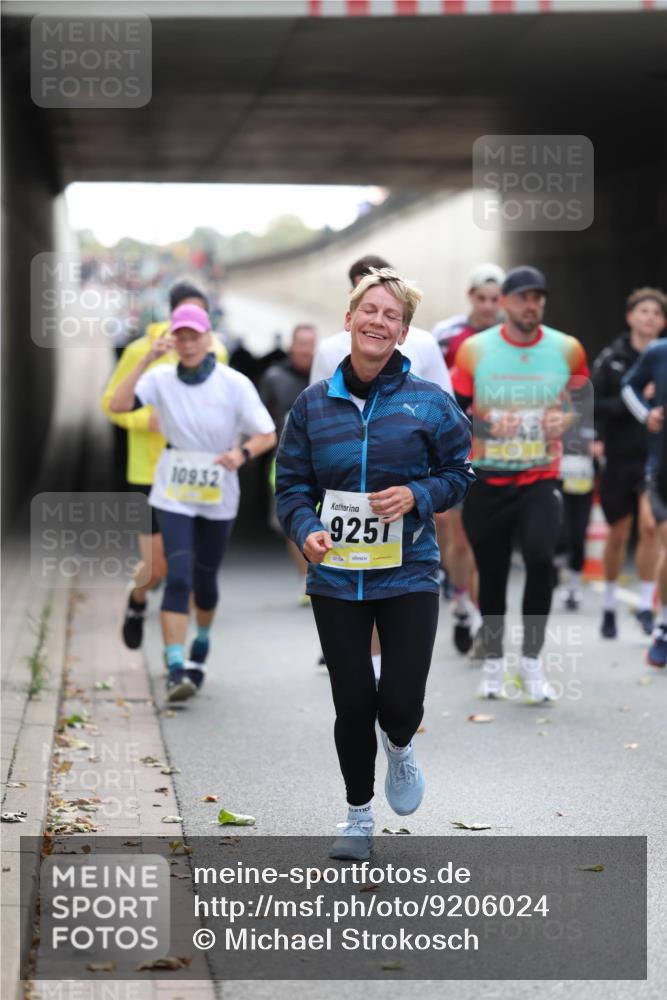 05.10.2025 - 20. swb-Marathon Bremen Michael Strokosch http://msf.ph/oto/9206024 05.10.2025 10:45:44 Laufen 10932, 9251, 49940 meine-sportfotos.de