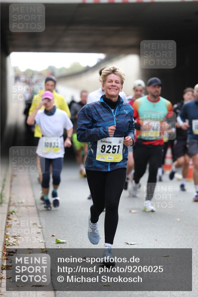 05.10.2025 - 20. swb-Marathon Bremen Michael Strokosch http://msf.ph/oto/9206025 05.10.2025 10:45:44 Laufen 10932, 9251, 02194 meine-sportfotos.de