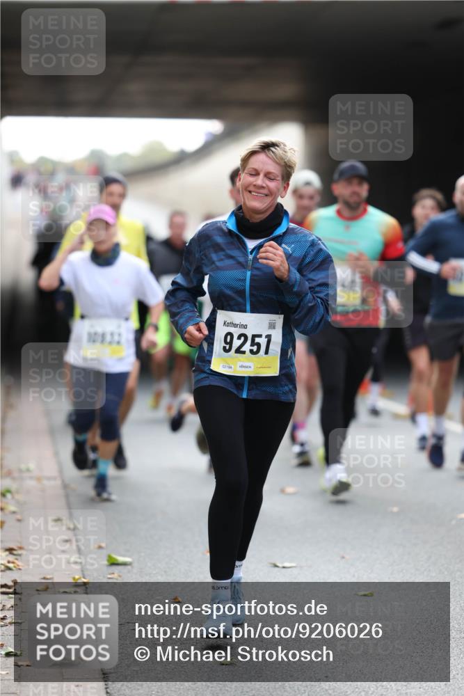 05.10.2025 - 20. swb-Marathon Bremen Michael Strokosch http://msf.ph/oto/9206026 05.10.2025 10:45:44 Laufen 10832, 9251, 02194 meine-sportfotos.de