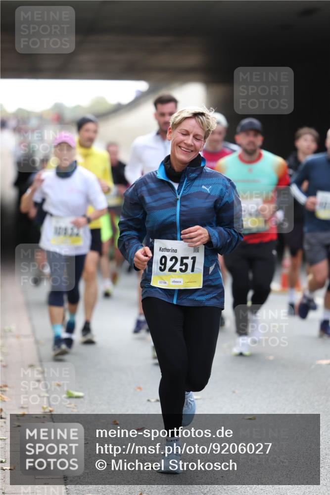 05.10.2025 - 20. swb-Marathon Bremen Michael Strokosch http://msf.ph/oto/9206027 05.10.2025 10:45:45 Laufen 10832, 9251, 02194 meine-sportfotos.de