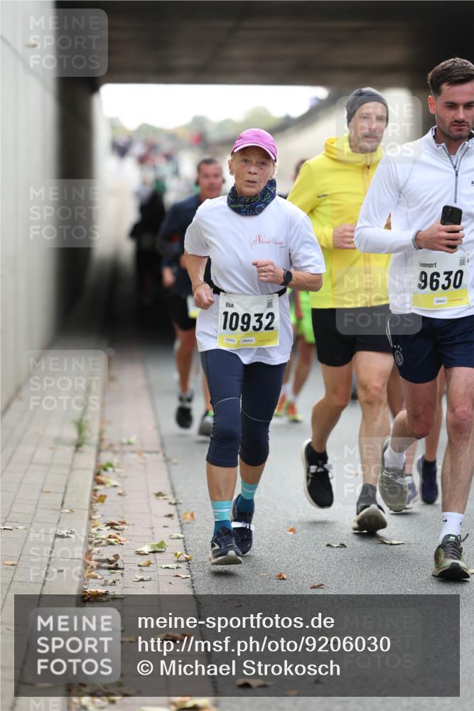 05.10.2025 - 20. swb-Marathon Bremen Michael Strokosch http://msf.ph/oto/9206030 05.10.2025 10:45:46 Laufen 10932, 02443, 9630 meine-sportfotos.de