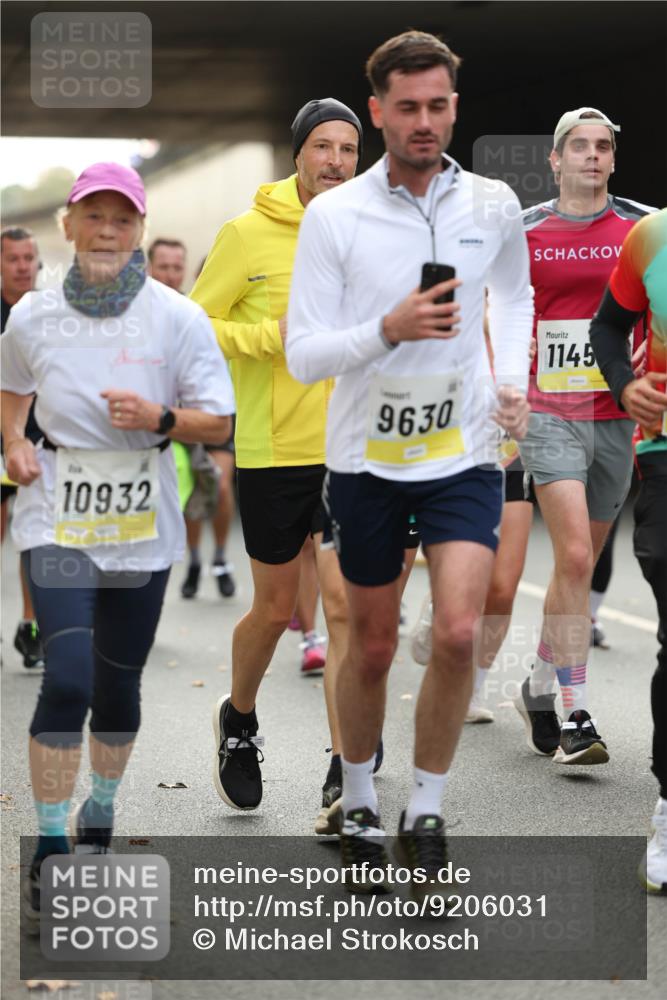 05.10.2025 - 20. swb-Marathon Bremen Michael Strokosch http://msf.ph/oto/9206031 05.10.2025 10:45:47 Laufen 10932, 9630, 1145 meine-sportfotos.de