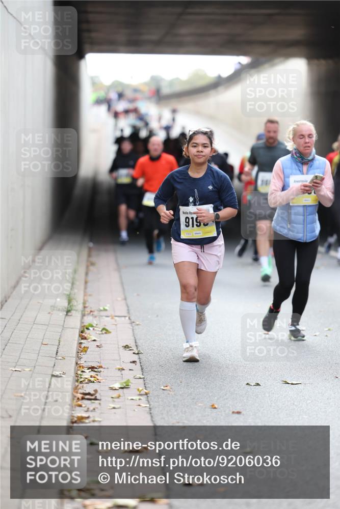 05.10.2025 - 20. swb-Marathon Bremen Michael Strokosch http://msf.ph/oto/9206036 05.10.2025 10:45:50 Laufen 915, 341 meine-sportfotos.de