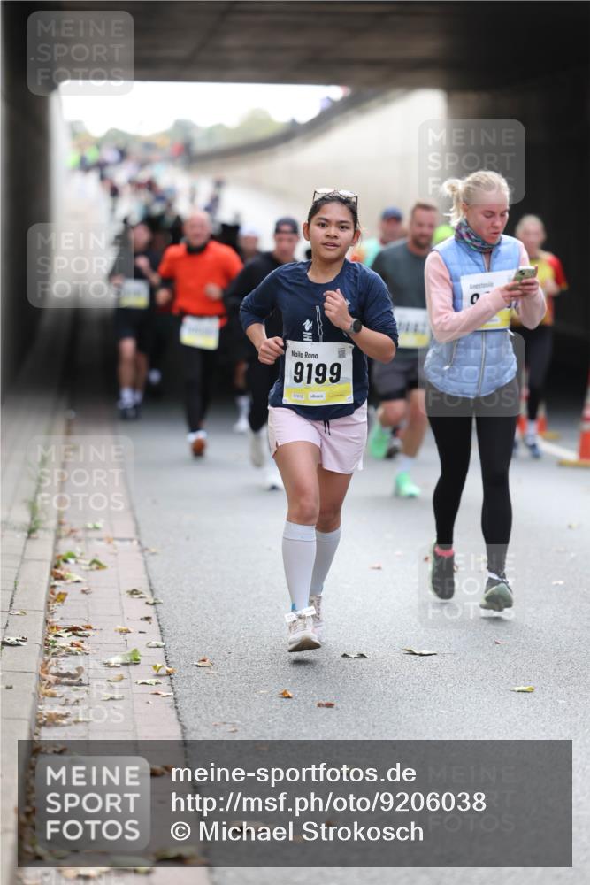 05.10.2025 - 20. swb-Marathon Bremen Michael Strokosch http://msf.ph/oto/9206038 05.10.2025 10:45:50 Laufen 9199, 01812 meine-sportfotos.de