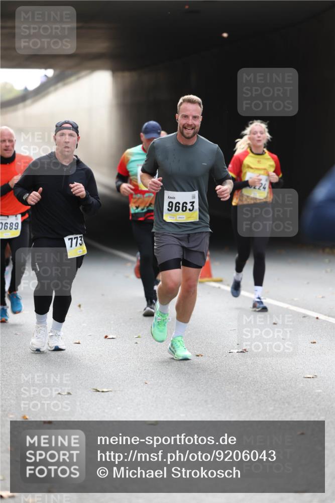 05.10.2025 - 20. swb-Marathon Bremen Michael Strokosch http://msf.ph/oto/9206043 05.10.2025 10:45:53 Laufen 0689, 773, 9663, 224 meine-sportfotos.de
