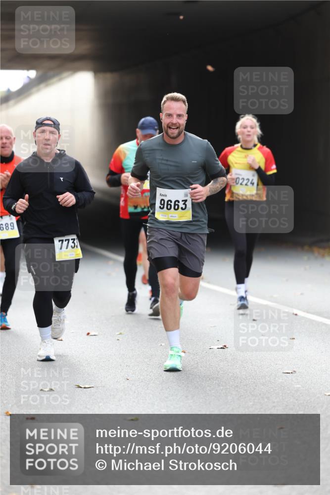05.10.2025 - 20. swb-Marathon Bremen Michael Strokosch http://msf.ph/oto/9206044 05.10.2025 10:45:53 Laufen 689, 773, 9663, 0224 meine-sportfotos.de