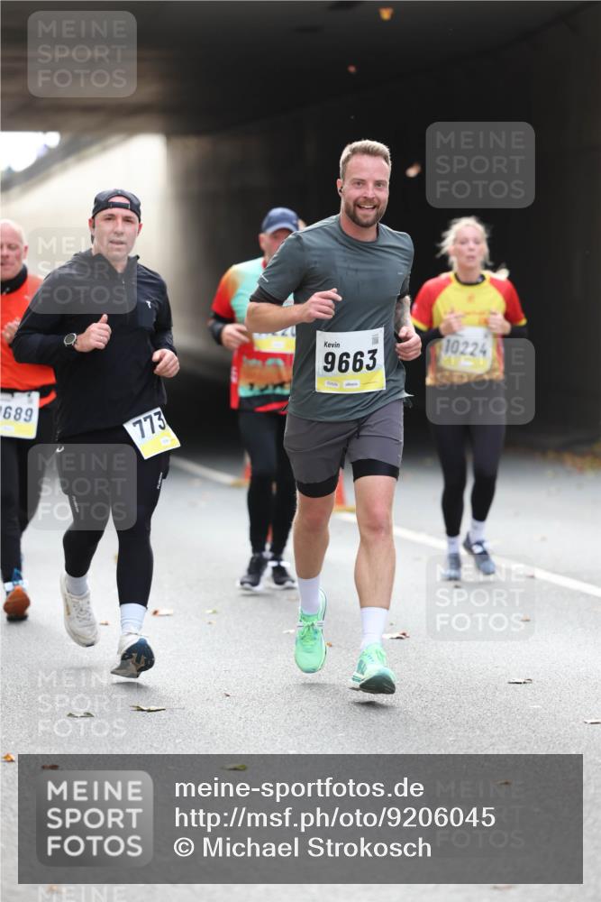 05.10.2025 - 20. swb-Marathon Bremen Michael Strokosch http://msf.ph/oto/9206045 05.10.2025 10:45:53 Laufen 689, 773, 9663, 10224 meine-sportfotos.de