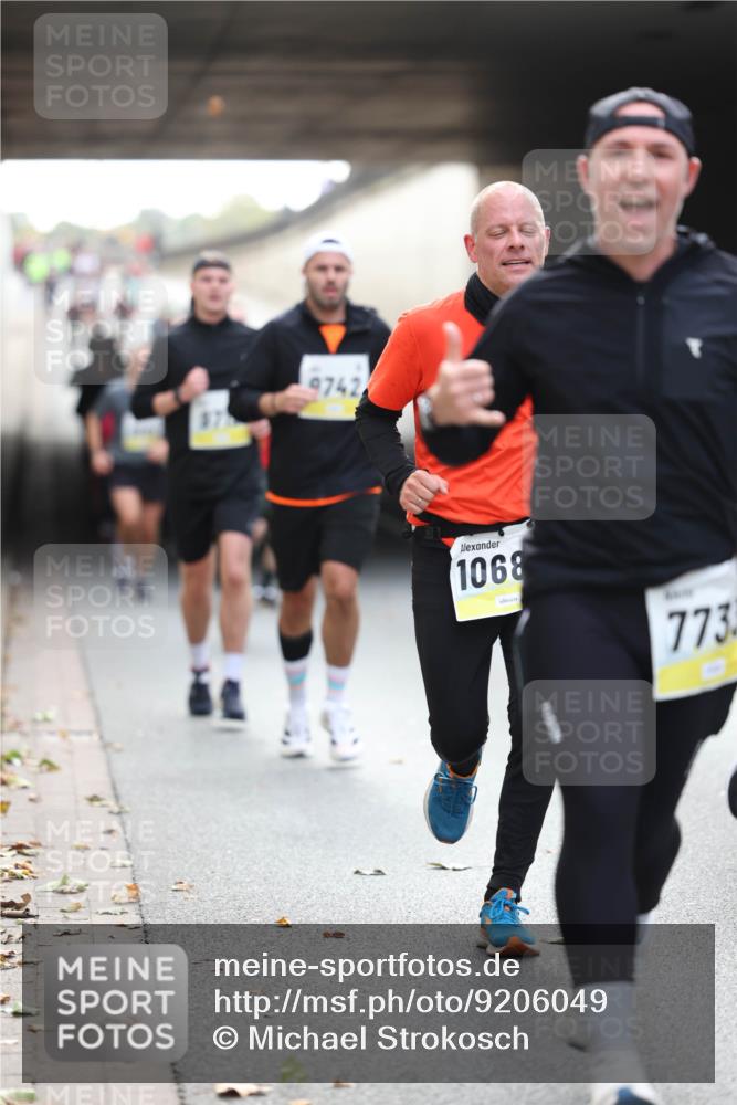05.10.2025 - 20. swb-Marathon Bremen Michael Strokosch http://msf.ph/oto/9206049 05.10.2025 10:45:55 Laufen 9742, 1068, 773 meine-sportfotos.de