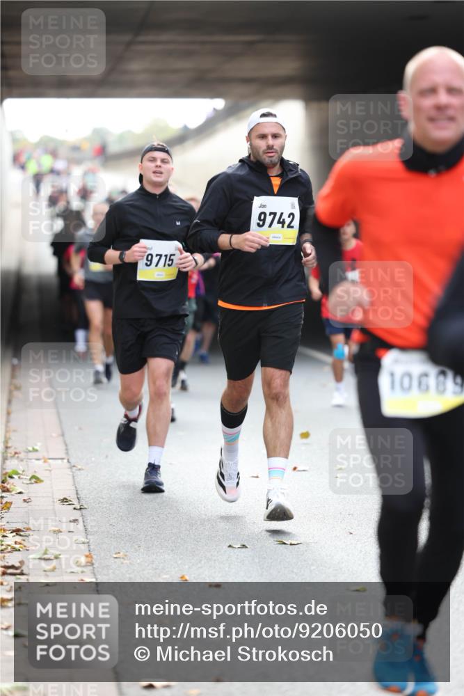 05.10.2025 - 20. swb-Marathon Bremen Michael Strokosch http://msf.ph/oto/9206050 05.10.2025 10:45:56 Laufen 9715, 9742, 10609 meine-sportfotos.de