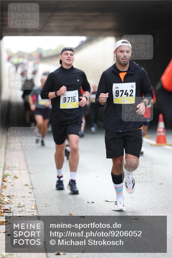 05.10.2025 - 20. swb-Marathon Bremen Michael Strokosch http://msf.ph/oto/9206052 05.10.2025 10:45:56 Laufen 9715, 9742 meine-sportfotos.de