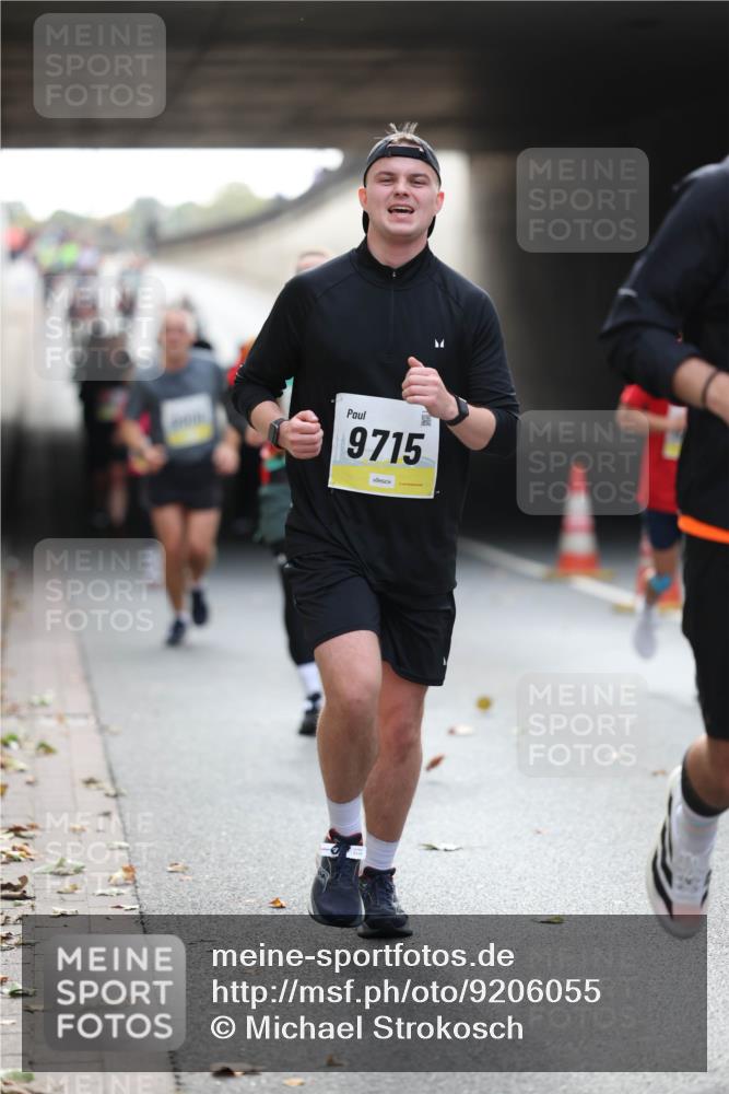 05.10.2025 - 20. swb-Marathon Bremen Michael Strokosch http://msf.ph/oto/9206055 05.10.2025 10:45:57 Laufen 9715 meine-sportfotos.de