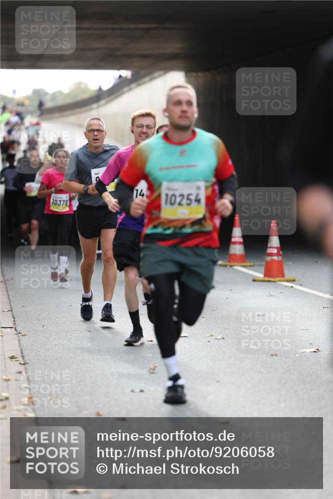 05.10.2025 - 20. swb-Marathon Bremen Michael Strokosch http://msf.ph/oto/9206058 05.10.2025 10:45:59 Laufen 10378, 14, 10254 meine-sportfotos.de