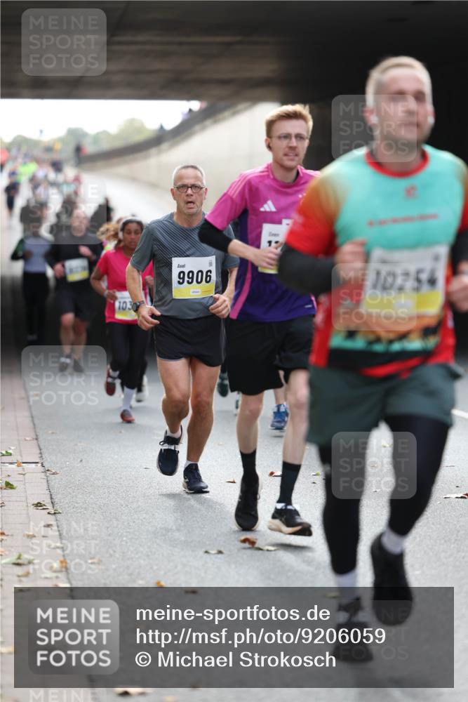 05.10.2025 - 20. swb-Marathon Bremen Michael Strokosch http://msf.ph/oto/9206059 05.10.2025 10:46:00 Laufen 1030, 9906, 10254 meine-sportfotos.de
