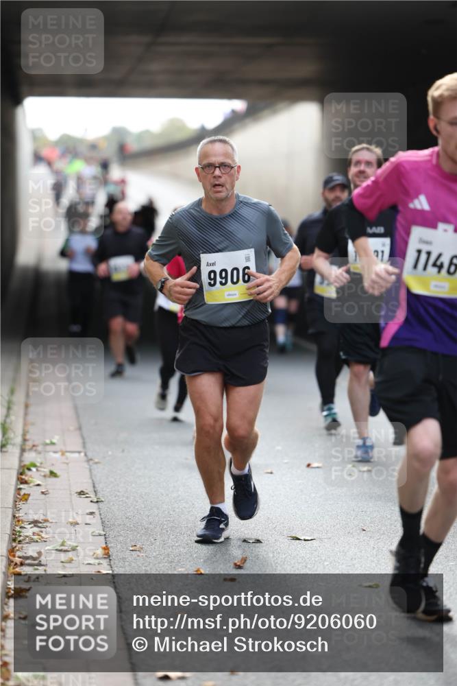 05.10.2025 - 20. swb-Marathon Bremen Michael Strokosch http://msf.ph/oto/9206060 05.10.2025 10:46:01 Laufen 9906, 1146 meine-sportfotos.de