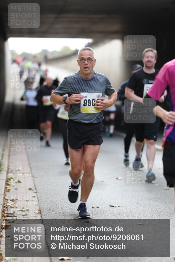 05.10.2025 - 20. swb-Marathon Bremen Michael Strokosch http://msf.ph/oto/9206061 05.10.2025 10:46:01 Laufen 990 meine-sportfotos.de