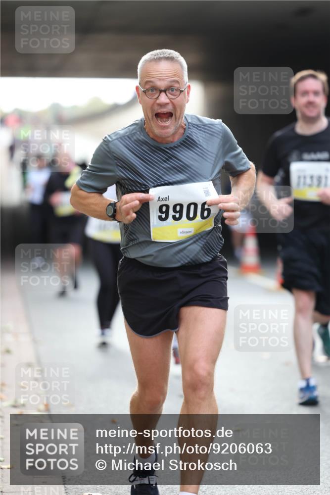 05.10.2025 - 20. swb-Marathon Bremen Michael Strokosch http://msf.ph/oto/9206063 05.10.2025 10:46:02 Laufen 9906 meine-sportfotos.de