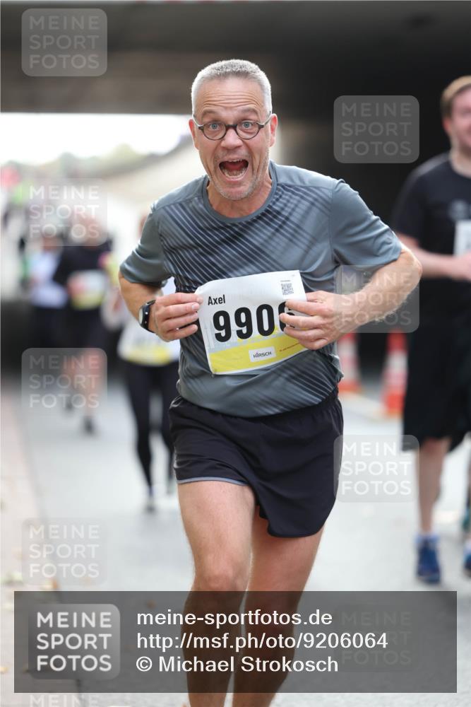 05.10.2025 - 20. swb-Marathon Bremen Michael Strokosch http://msf.ph/oto/9206064 05.10.2025 10:46:03 Laufen 990 meine-sportfotos.de