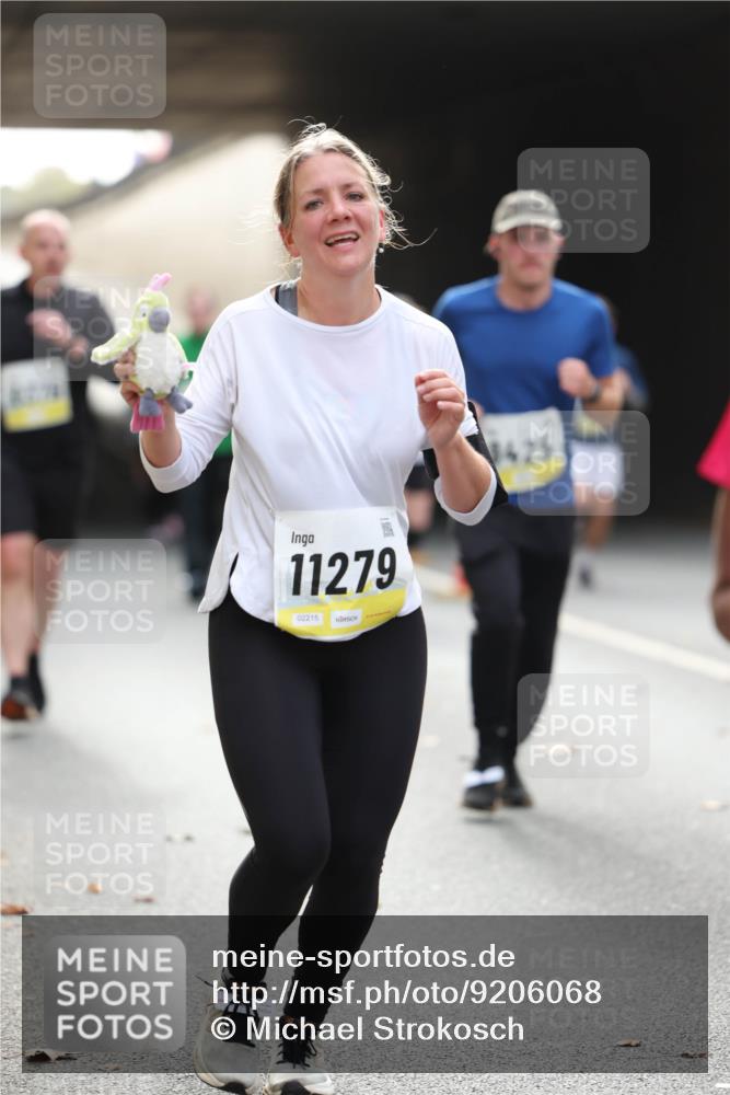 05.10.2025 - 20. swb-Marathon Bremen Michael Strokosch http://msf.ph/oto/9206068 05.10.2025 10:46:05 Laufen 11279, 02215, 1426 meine-sportfotos.de