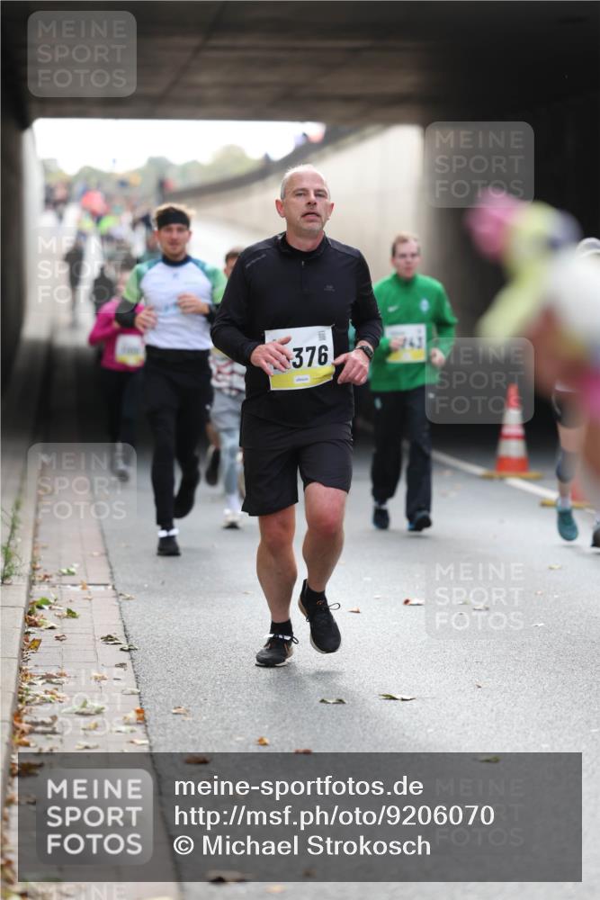 05.10.2025 - 20. swb-Marathon Bremen Michael Strokosch http://msf.ph/oto/9206070 05.10.2025 10:46:06 Laufen 376, 743 meine-sportfotos.de