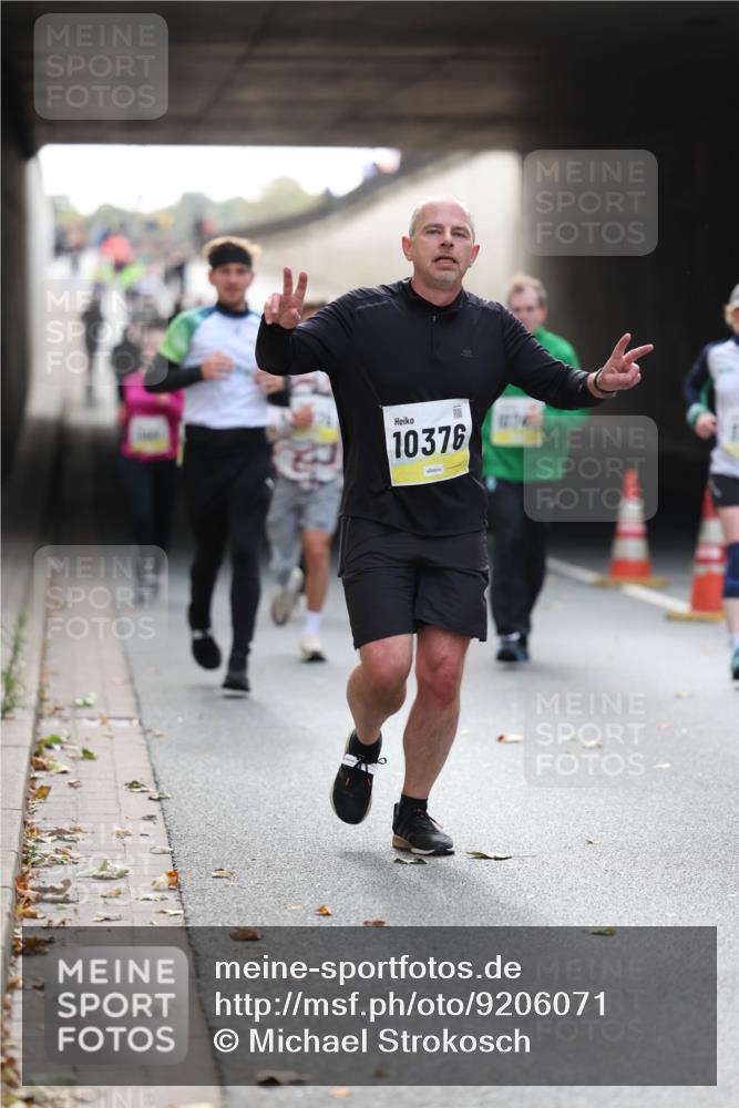 05.10.2025 - 20. swb-Marathon Bremen Michael Strokosch http://msf.ph/oto/9206071 05.10.2025 10:46:06 Laufen 10376 meine-sportfotos.de