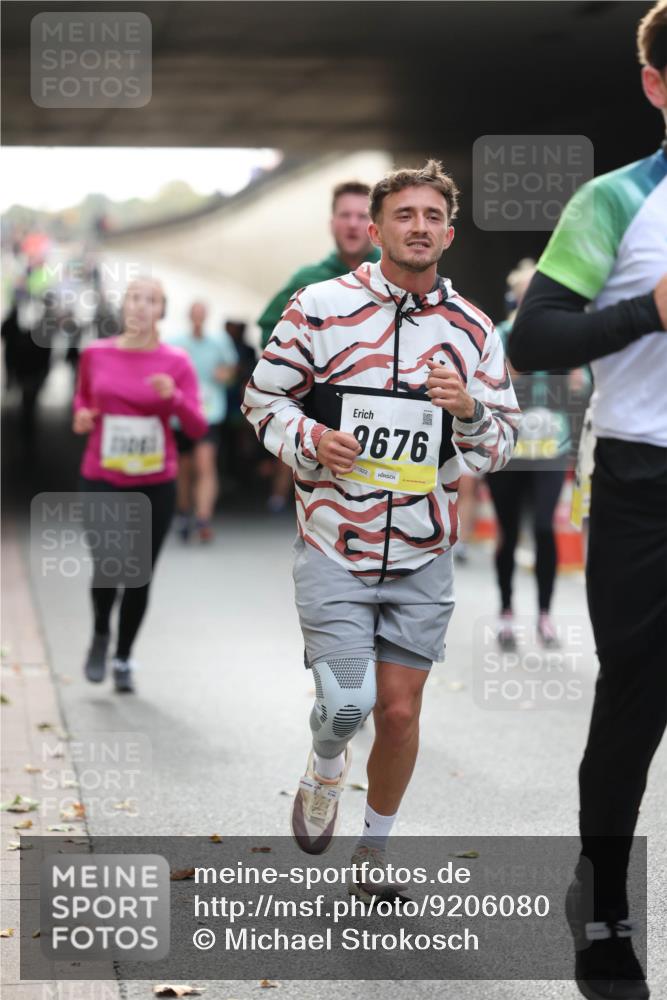 05.10.2025 - 20. swb-Marathon Bremen Michael Strokosch http://msf.ph/oto/9206080 05.10.2025 10:46:10 Laufen 3676, 01922 meine-sportfotos.de