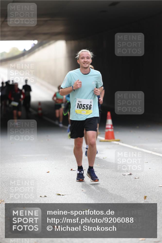 05.10.2025 - 20. swb-Marathon Bremen Michael Strokosch http://msf.ph/oto/9206088 05.10.2025 10:46:15 Laufen 10556 meine-sportfotos.de