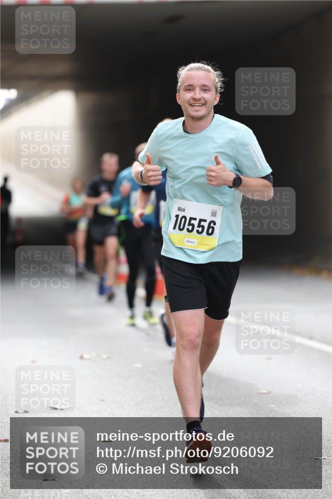 05.10.2025 - 20. swb-Marathon Bremen Michael Strokosch http://msf.ph/oto/9206092 05.10.2025 10:46:16 Laufen 10556 meine-sportfotos.de
