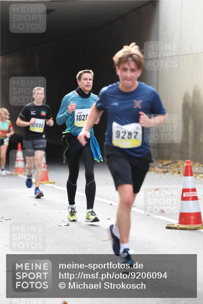 05.10.2025 - 20. swb-Marathon Bremen Michael Strokosch http://msf.ph/oto/9206094 05.10.2025 10:46:18 Laufen 0698, 1020, 9287 meine-sportfotos.de