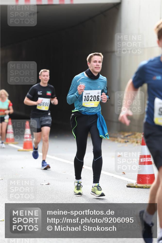 05.10.2025 - 20. swb-Marathon Bremen Michael Strokosch http://msf.ph/oto/9206095 05.10.2025 10:46:18 Laufen 0698, 10206 meine-sportfotos.de