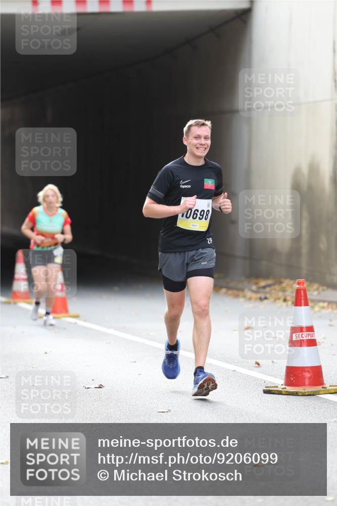 05.10.2025 - 20. swb-Marathon Bremen Michael Strokosch http://msf.ph/oto/9206099 05.10.2025 10:46:20 Laufen 0698, 28 meine-sportfotos.de
