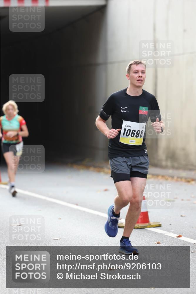 05.10.2025 - 20. swb-Marathon Bremen Michael Strokosch http://msf.ph/oto/9206103 05.10.2025 10:46:21 Laufen 10698 meine-sportfotos.de