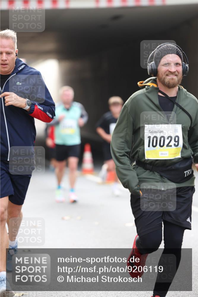 05.10.2025 - 20. swb-Marathon Bremen Michael Strokosch http://msf.ph/oto/9206119 05.10.2025 10:46:28 Laufen 10029 meine-sportfotos.de