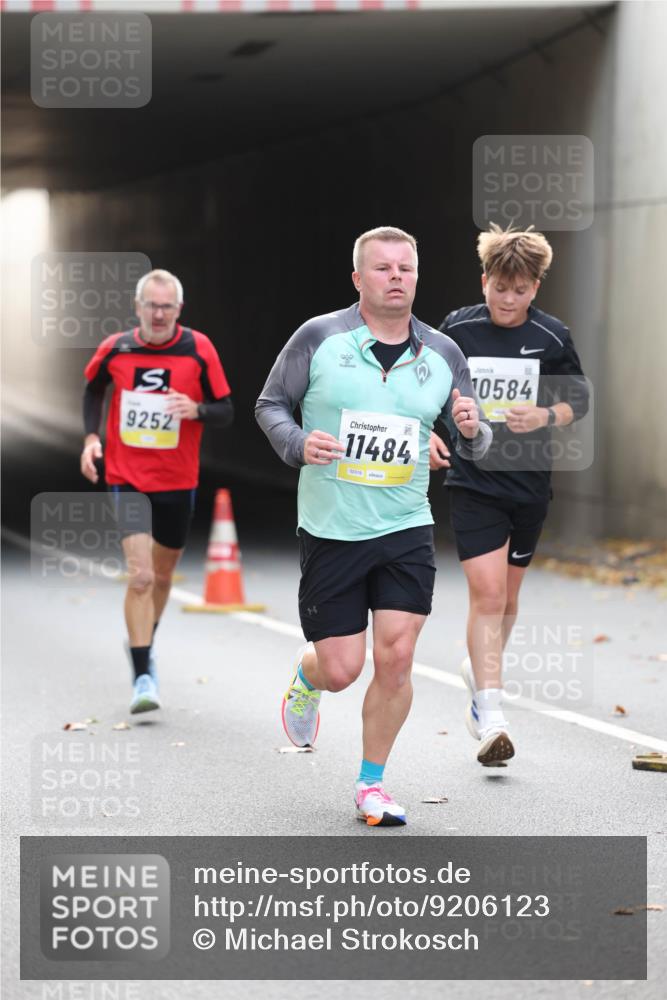 05.10.2025 - 20. swb-Marathon Bremen Michael Strokosch http://msf.ph/oto/9206123 05.10.2025 10:46:30 Laufen 9252, 11484, 02319, 10584 meine-sportfotos.de