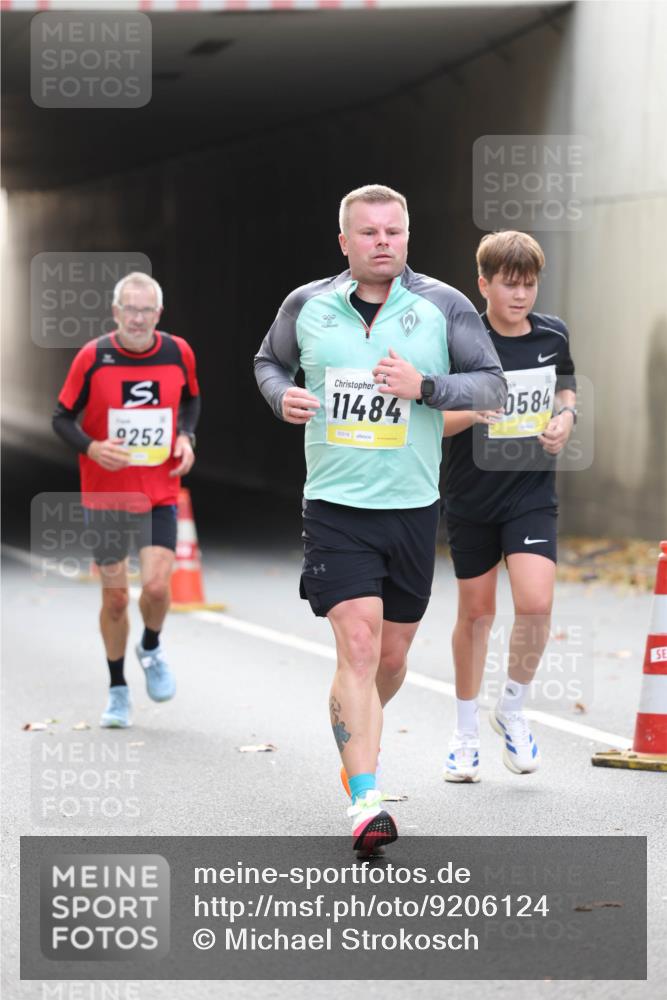 05.10.2025 - 20. swb-Marathon Bremen Michael Strokosch http://msf.ph/oto/9206124 05.10.2025 10:46:30 Laufen 9252, 11484, 02319, 0584 meine-sportfotos.de