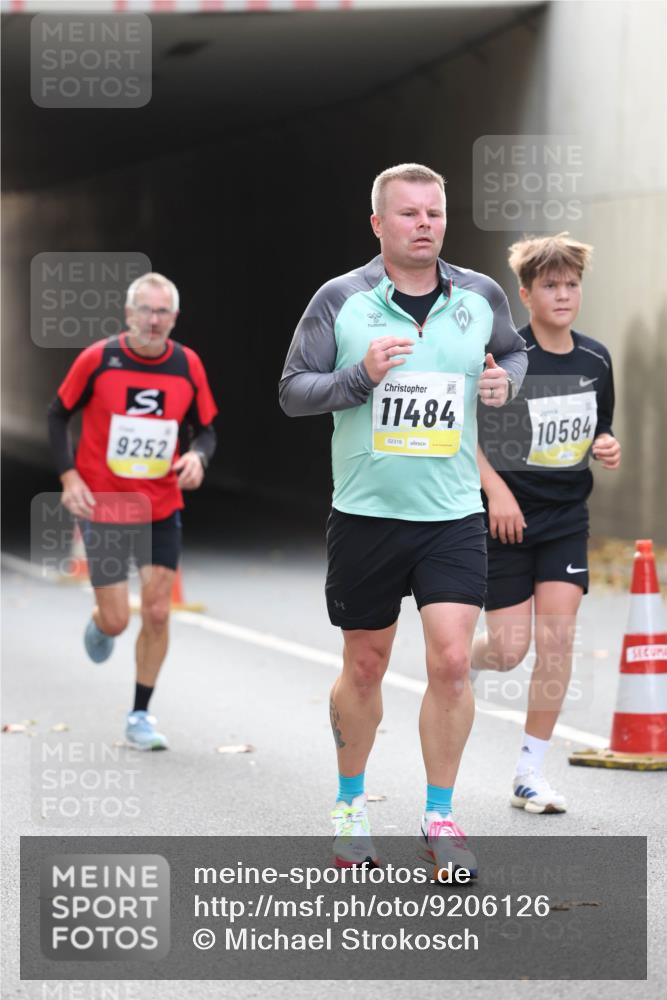 05.10.2025 - 20. swb-Marathon Bremen Michael Strokosch http://msf.ph/oto/9206126 05.10.2025 10:46:30 Laufen 11484, 10584, 9252, 02319 meine-sportfotos.de