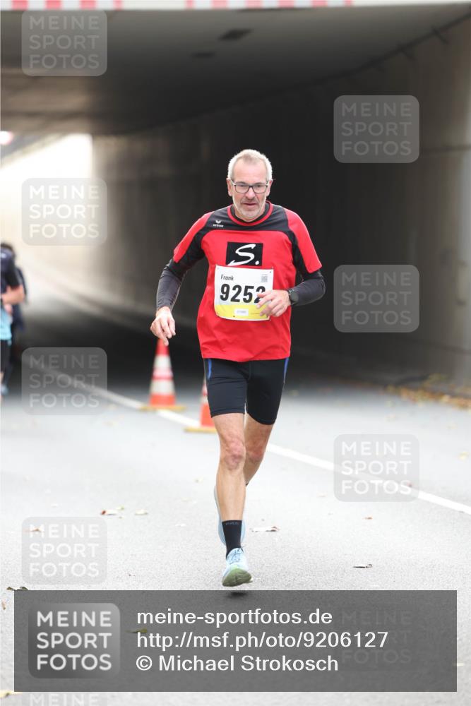 05.10.2025 - 20. swb-Marathon Bremen Michael Strokosch http://msf.ph/oto/9206127 05.10.2025 10:46:31 Laufen 1, 9252 meine-sportfotos.de