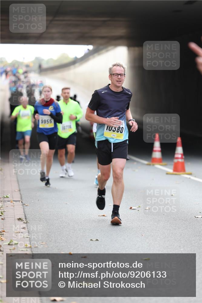 05.10.2025 - 20. swb-Marathon Bremen Michael Strokosch http://msf.ph/oto/9206133 05.10.2025 10:46:33 Laufen 9955, 380 meine-sportfotos.de