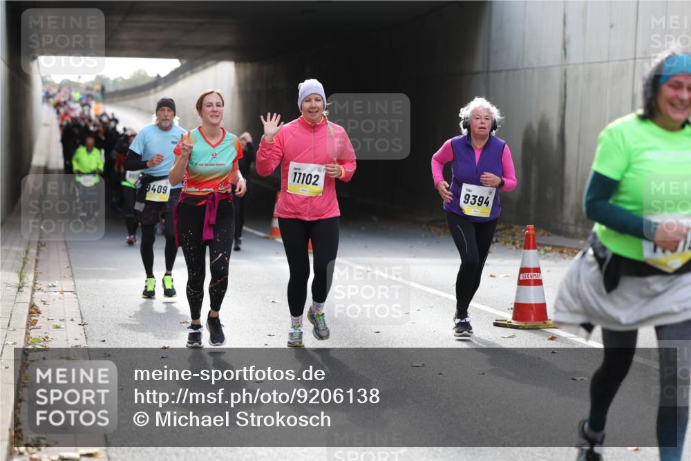 05.10.2025 - 20. swb-Marathon Bremen Michael Strokosch http://msf.ph/oto/9206138 05.10.2025 10:58:10 Laufen 9409, 20, 11102, 9394 meine-sportfotos.de