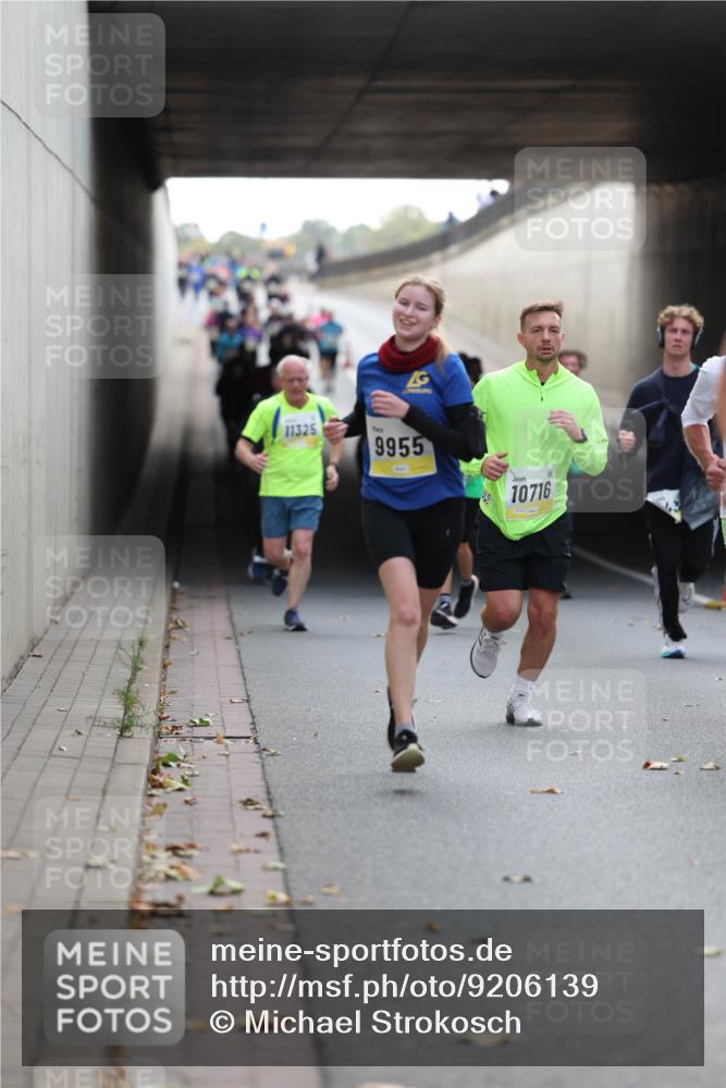 05.10.2025 - 20. swb-Marathon Bremen Michael Strokosch http://msf.ph/oto/9206139 05.10.2025 10:46:35 Laufen 11325, 9955, 10716 meine-sportfotos.de