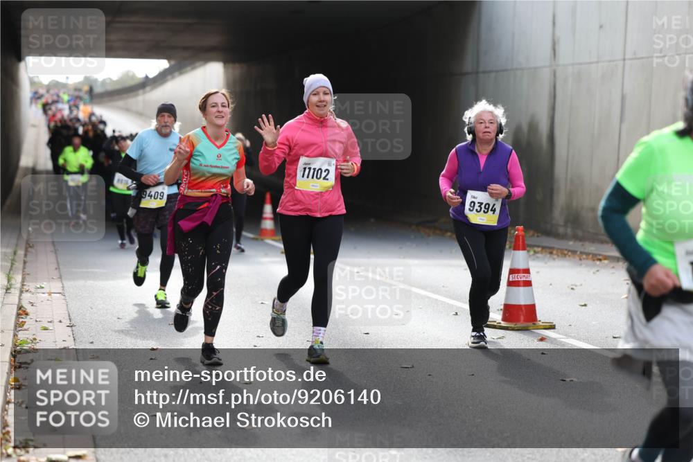 05.10.2025 - 20. swb-Marathon Bremen Michael Strokosch http://msf.ph/oto/9206140 05.10.2025 10:58:10 Laufen 9409, 20, 11102, 9394 meine-sportfotos.de