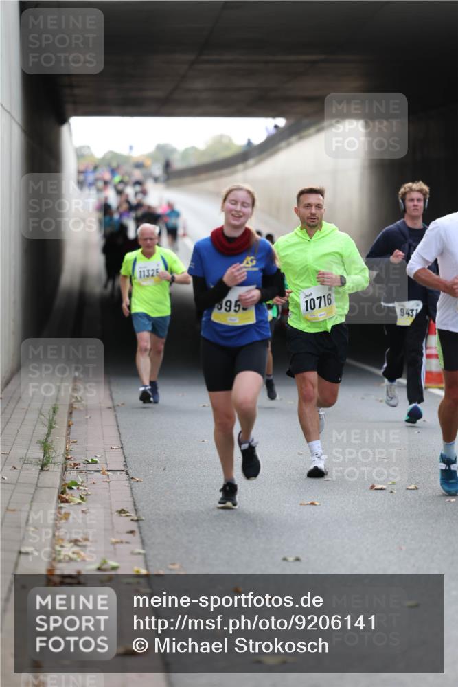 05.10.2025 - 20. swb-Marathon Bremen Michael Strokosch http://msf.ph/oto/9206141 05.10.2025 10:46:35 Laufen 11325, 95, 10716, 943 meine-sportfotos.de