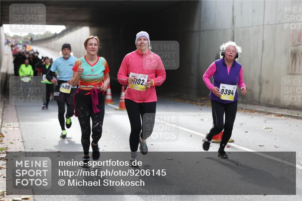 05.10.2025 - 20. swb-Marathon Bremen Michael Strokosch http://msf.ph/oto/9206145 05.10.2025 10:58:11 Laufen 9409, 102, 9394 meine-sportfotos.de
