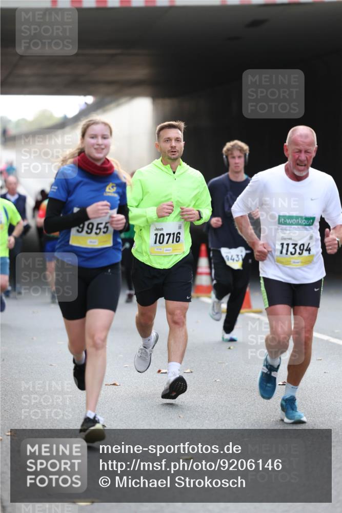 05.10.2025 - 20. swb-Marathon Bremen Michael Strokosch http://msf.ph/oto/9206146 05.10.2025 10:46:36 Laufen 9955, 10, 10716, 8431, 11394 meine-sportfotos.de